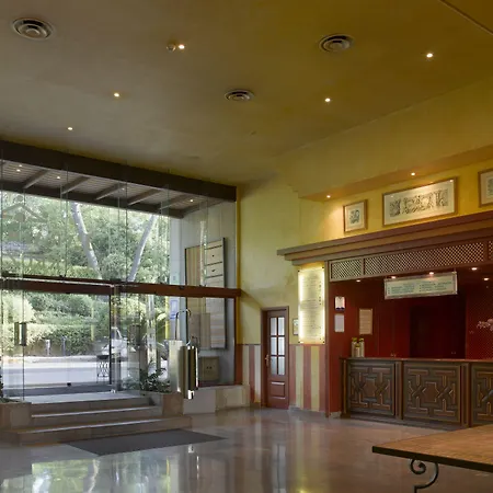 Hotel De 4*
