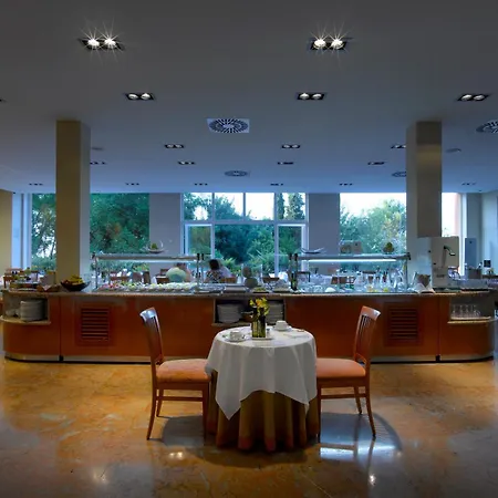 Hotel De 4*